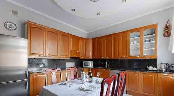 4-комн. квартира, 140 м2, 5/5 эт. Санкт-Петербург