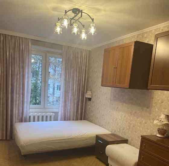 Комната, 60 м2, 3/5 эт. Москва