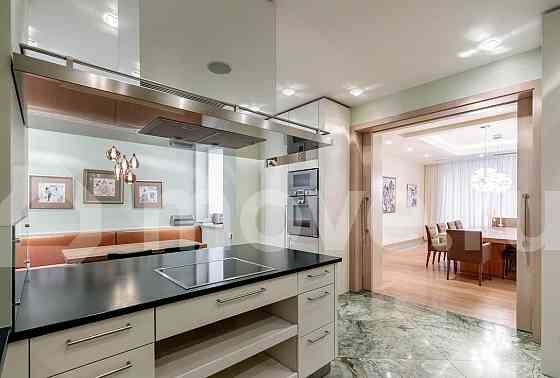 4-комн. квартира, 218 м2, 2/5 эт. Москва