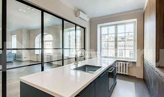 5-комн. квартира, 210.5 м2, 5/5 эт. Москва