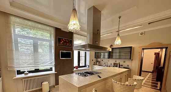 Коттедж, 700 м2, 0.6 га, 3 эт. Москва