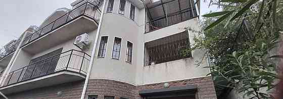 Дом, 240.6 м2, 2 сотки, 3 эт. Алупка