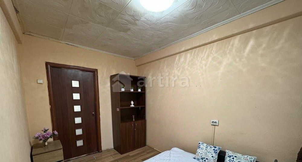 Комната, 80 м2, 1/9 эт. Санкт-Петербург - изображение 1