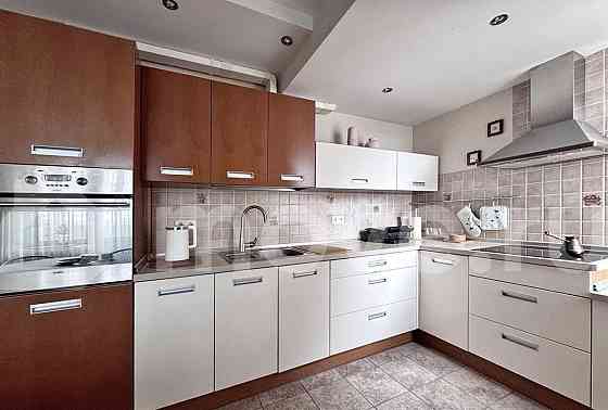 2-комн. квартира, 65 м2, 6/11 эт. Москва