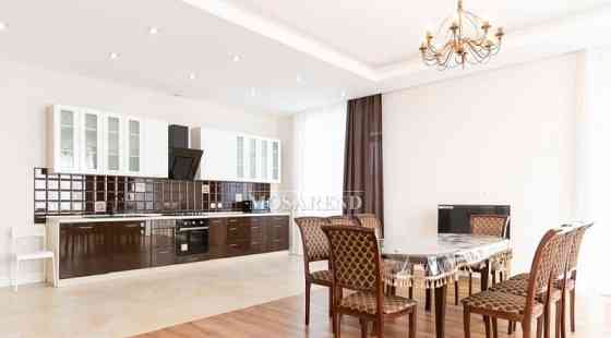 Коттедж, 1000 м2 Лобня