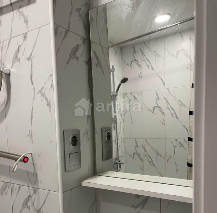 Комната, 32 м2, 8/10 эт. Санкт-Петербург - изображение 1