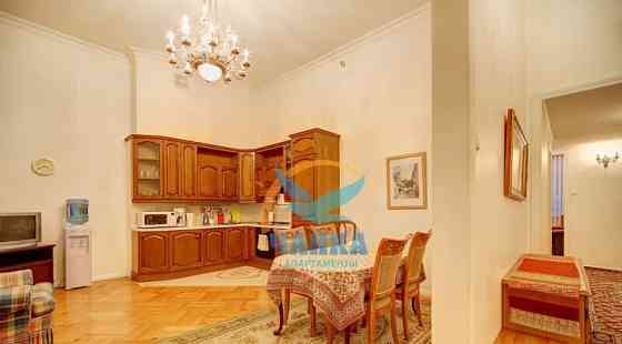 4-комн. квартира, 140 м2, 3/6 эт. Санкт-Петербург