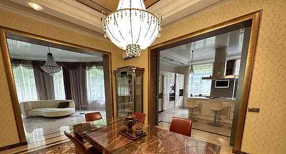 Коттедж, 700 м2, 0.6 га, 3 эт. Москва