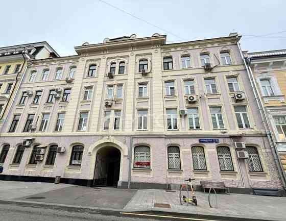 2-комн. квартира, 68 м2, 4/5 эт. Москва