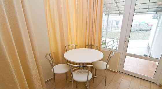 2-комн. квартира, 56 м2, 1/5 эт. Феодосия