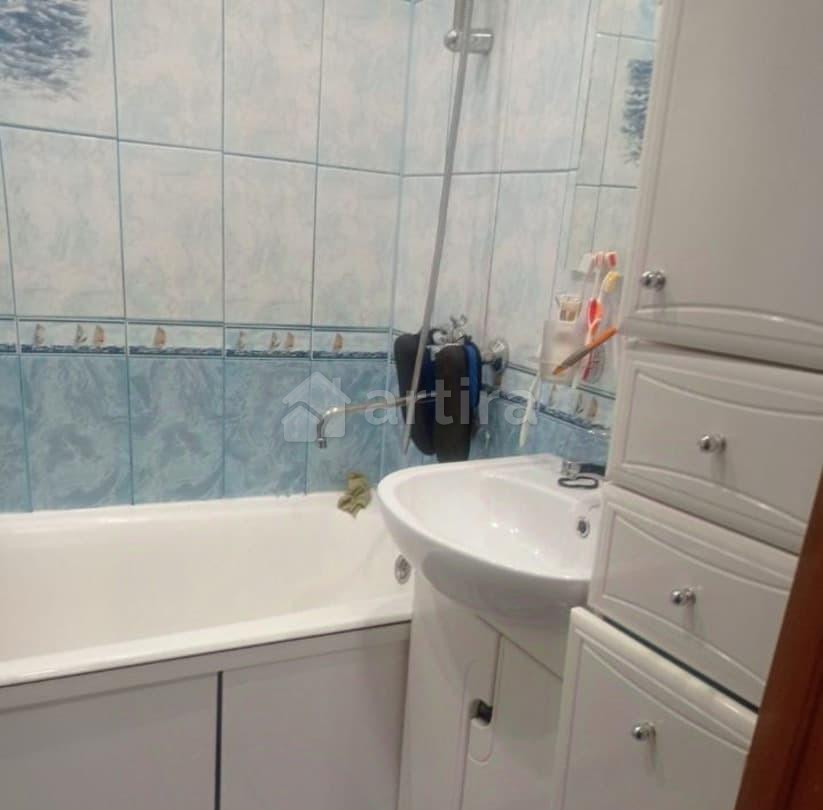 Комната, 70 м2, 5/9 эт. Красноярск - изображение 1