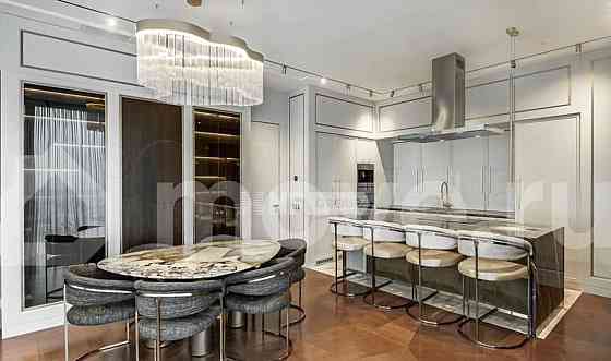 4-комн. апарт-ы, 250 м2, 57/77 эт. Москва