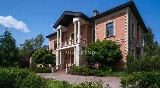 Коттедж, 1000 м2 Троицк