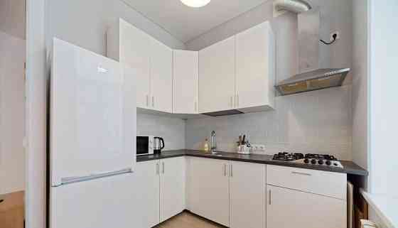 Студия, 52 м2, 3/3 эт. Санкт-Петербург