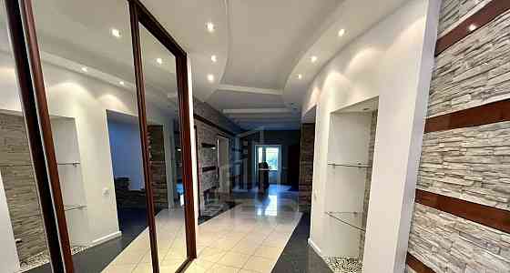 Дом, 567.7 м2, 14 соток, 3 эт. Санкт-Петербург