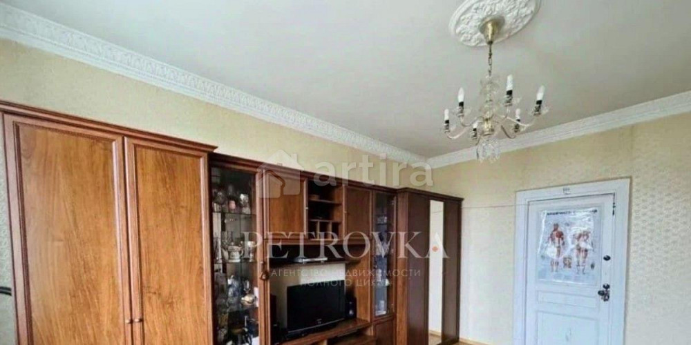 Комната, 20 м2, 10/10 эт. Москва - изображение 1