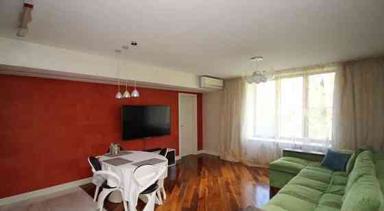 2-комн. квартира, 70 м2, 3/8 эт. Москва