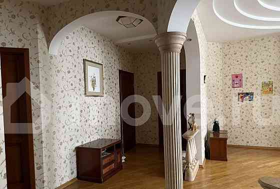 5-комн. квартира, 135.6 м2, 4/6 эт. Москва