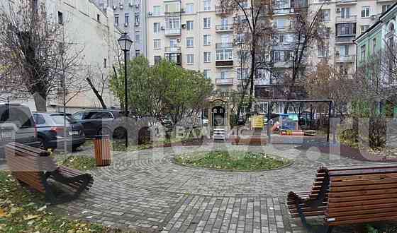 2-комн. квартира, 52 м2, 2/4 эт. Москва