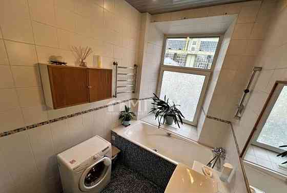 2-комн. квартира, 68 м2, 4/5 эт. Москва