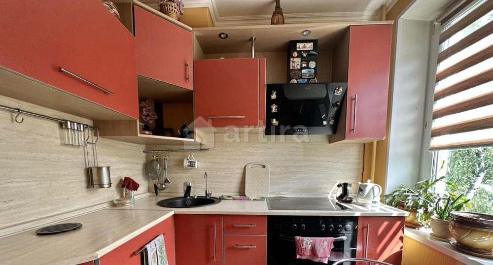 Комната, 42 м2, 4/5 эт. Москва - изображение 1