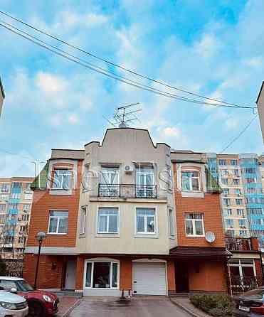 6-комн. квартира, 185 м2, 3/3 эт. Москва