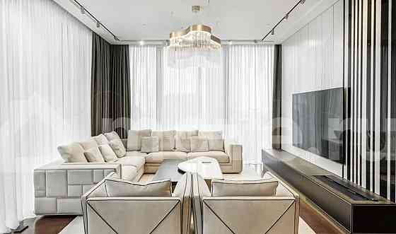 4-комн. апарт-ы, 250 м2, 57/77 эт. Москва