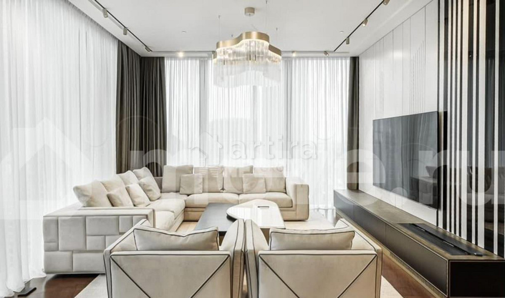 4-комн. апарт-ы, 250 м2, 57/77 эт. Москва - изображение 1