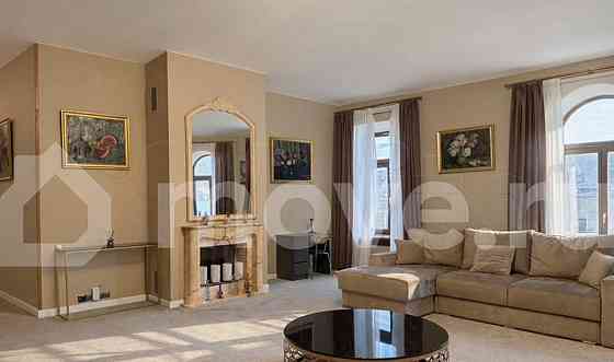 6-комн. квартира, 303 м2, 3/5 эт. Москва