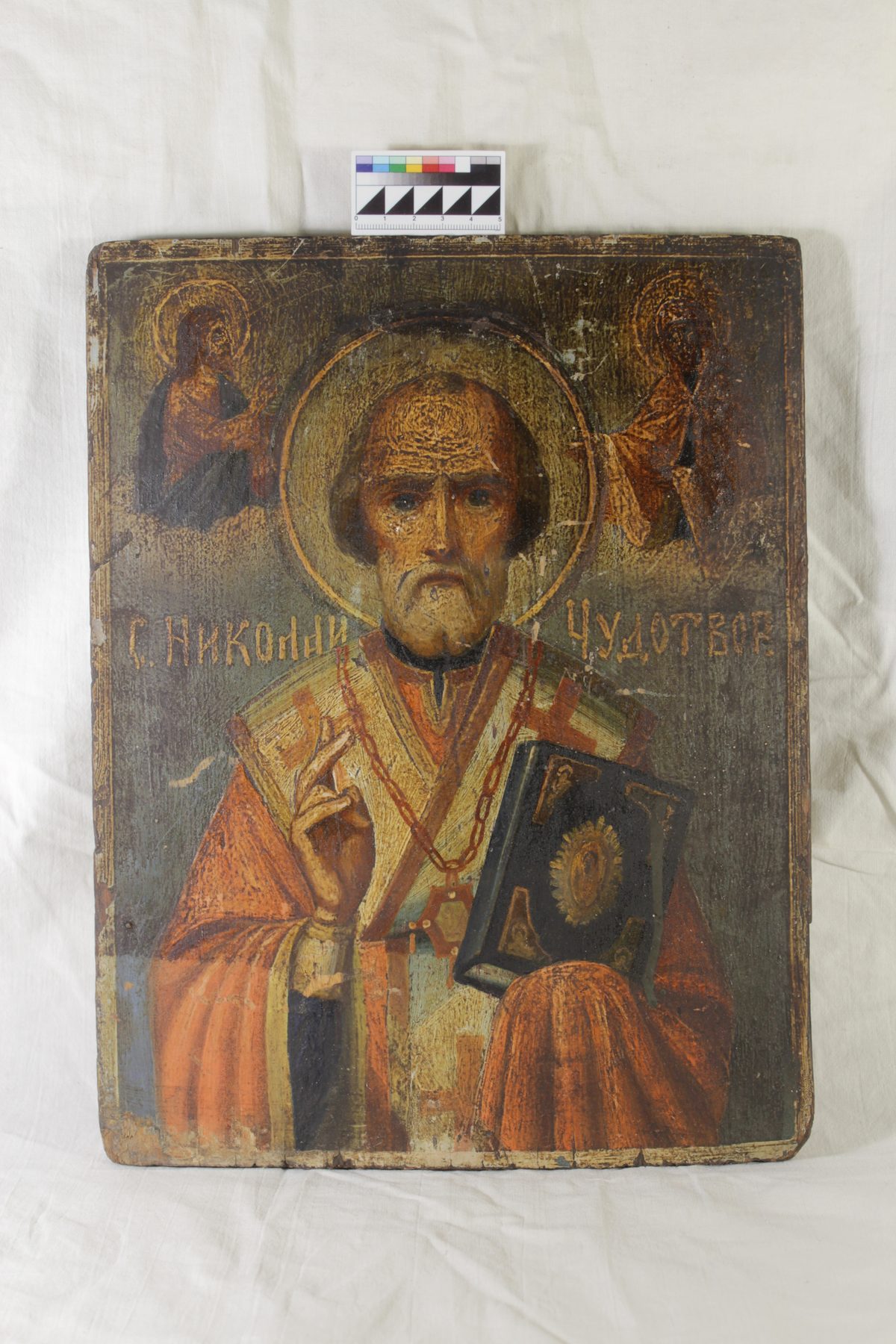 Икона «Св. Николай Чудотворец» (АТ02/22) в процессе реставрации. Реставрационная мастерская Арттроя.
