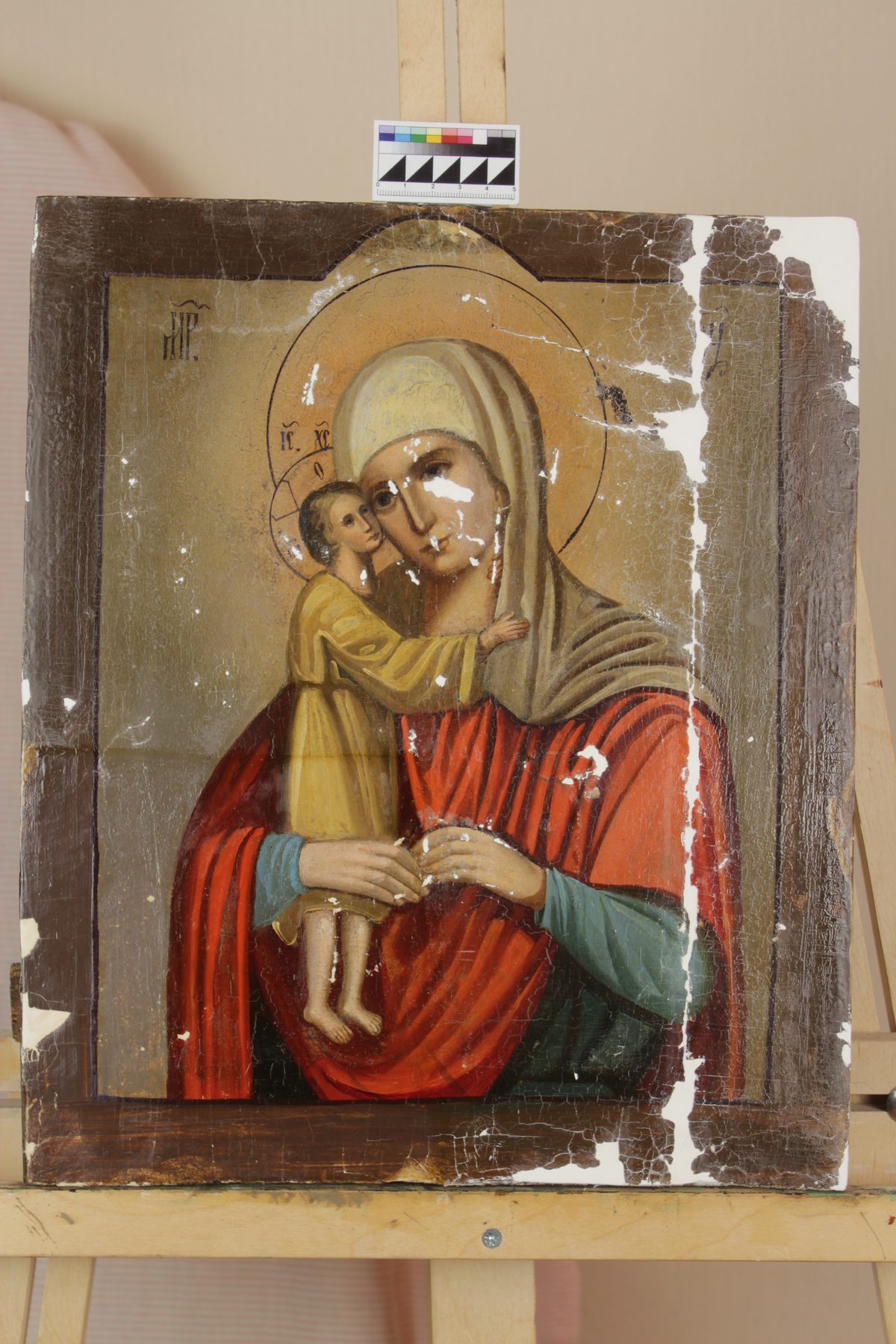 Икона «Богородица Взыскание погибших» (АТ12/25) в процессе реставрации. Реставрационная мастерская Арттроя.