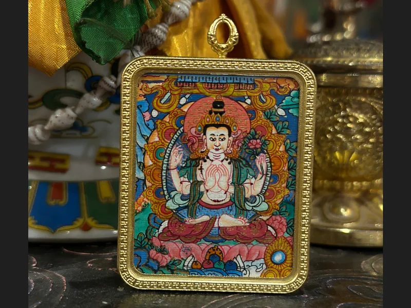 Thangka pendant Chenrezig, 4×5 cm.