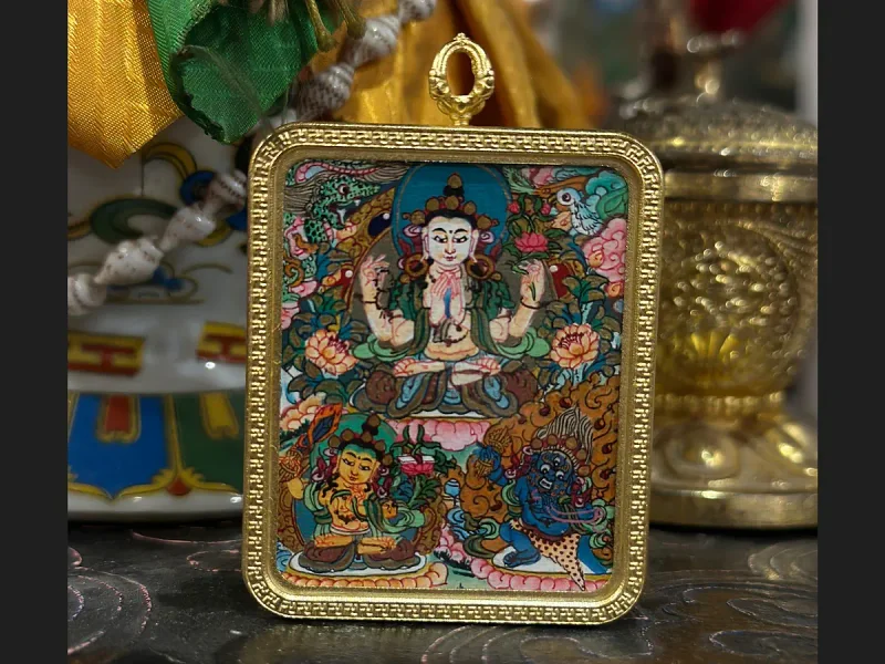 Thangka pendant Chenrezig, 4×5 cm.