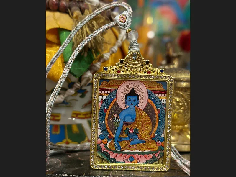 Thangka pendant Buddha, 4×5 cm.