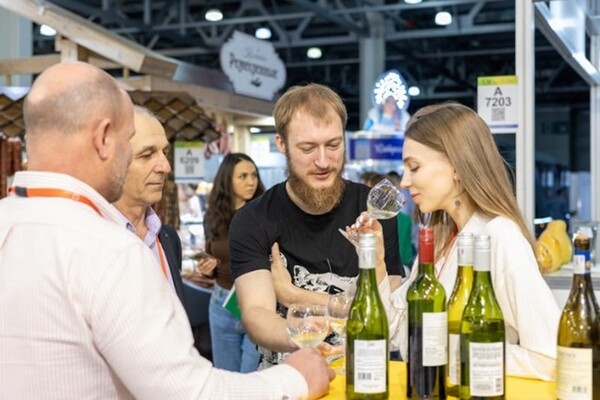 visitors to the WorldFood Moscow Exhibition 