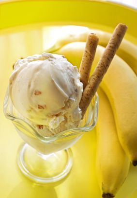 банановое мороженое с орехами