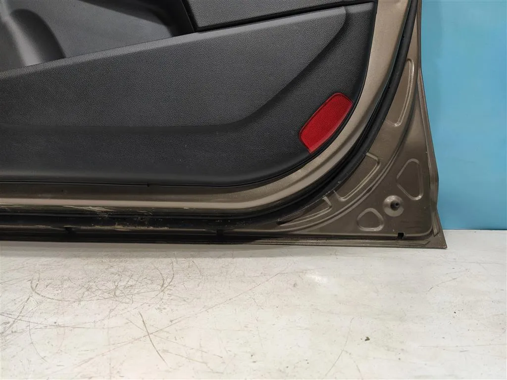 Обшивка двери передней правой Kia Sportage 3 2010-2014