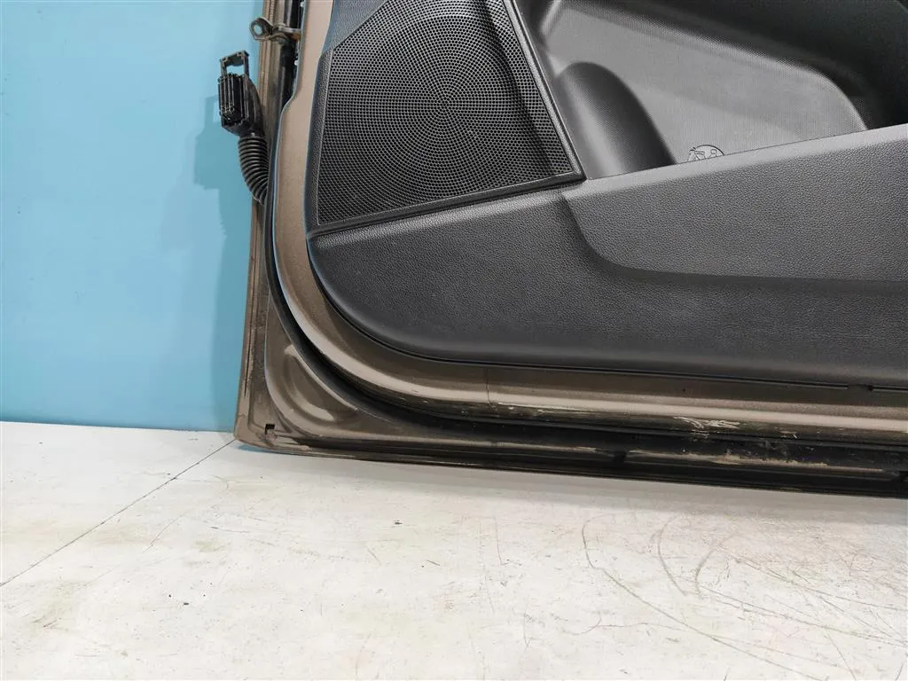 Обшивка двери передней правой Kia Sportage 3 2010-2014