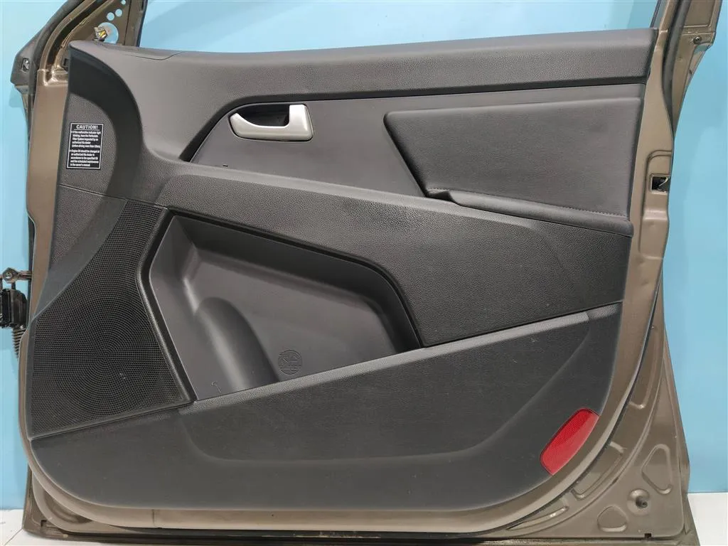 Обшивка двери передней правой Kia Sportage 3 2010-2014