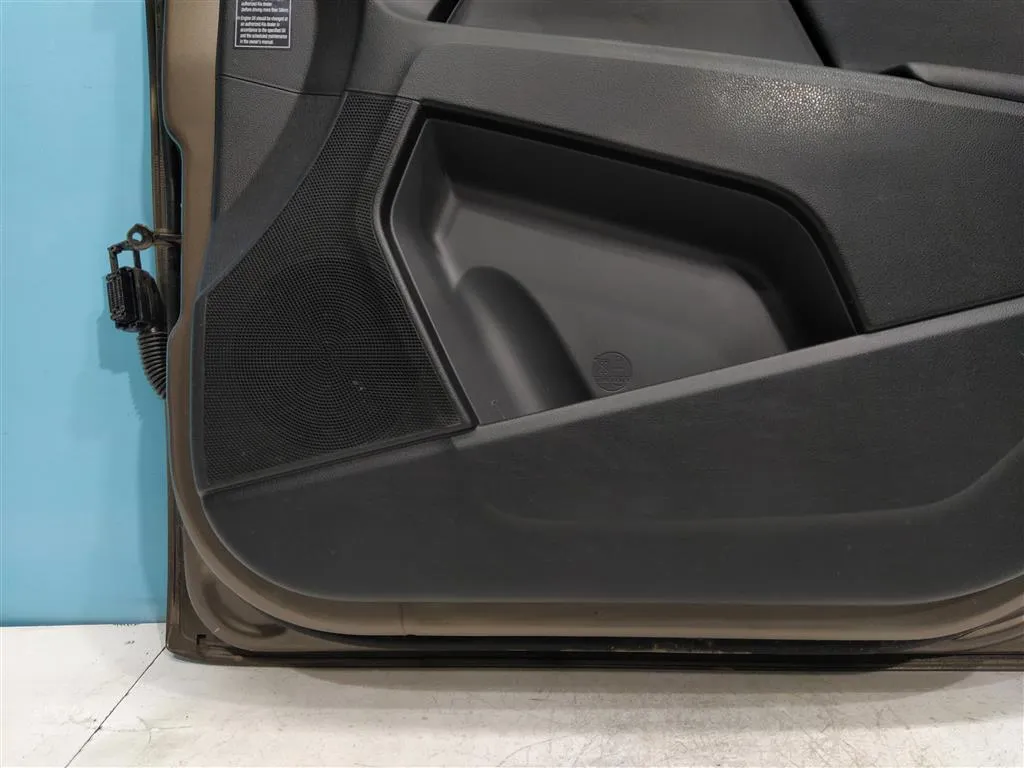 Обшивка двери передней правой Kia Sportage 3 2010-2014