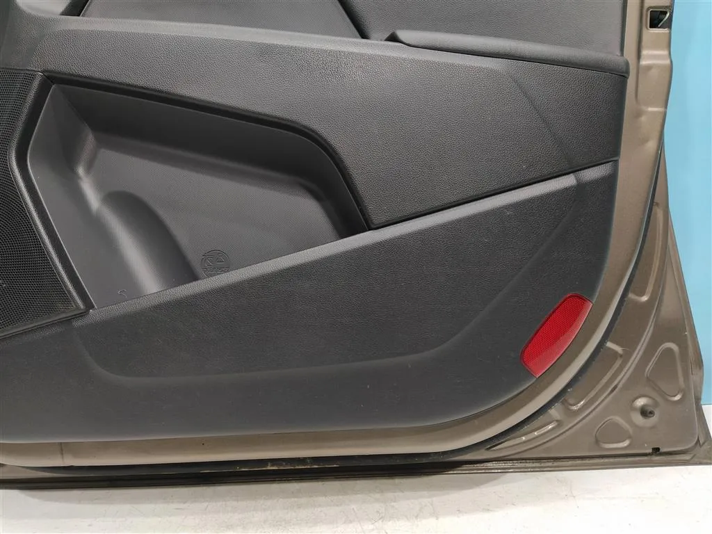 Обшивка двери передней правой Kia Sportage 3 2010-2014