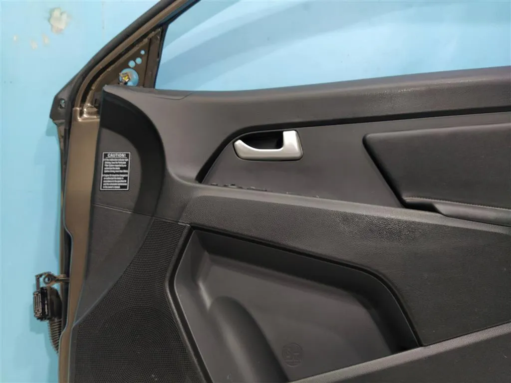 Обшивка двери передней правой Kia Sportage 3 2010-2014