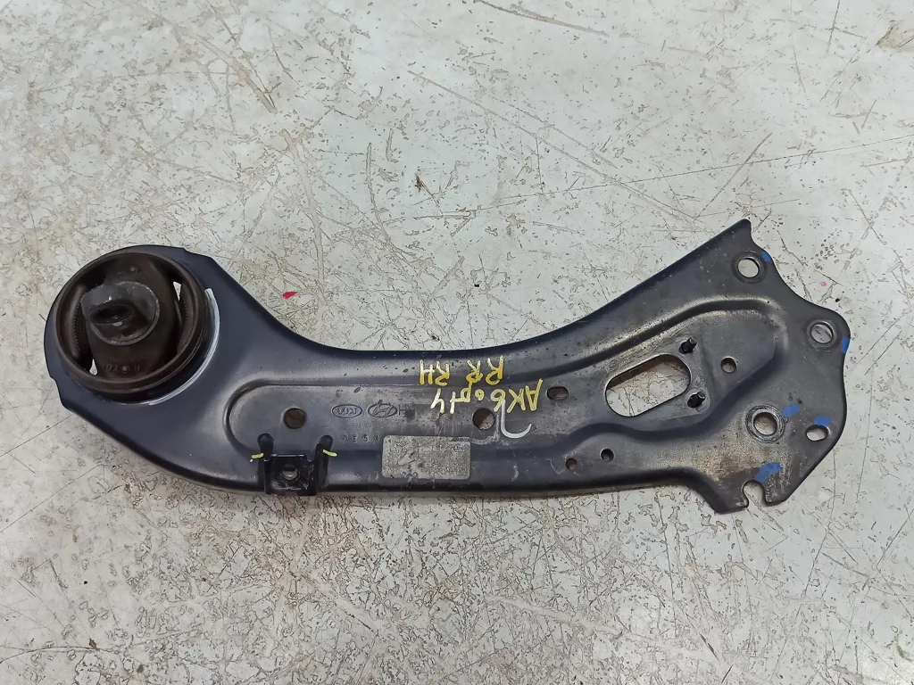 Рычаг задний продольный правый Kia Optima 4 JF 2018-2020