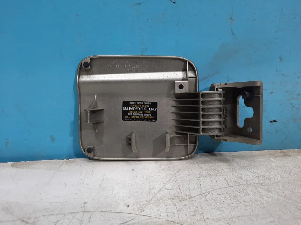 Лючок бензобака Kia Cerato 1 2003-2007