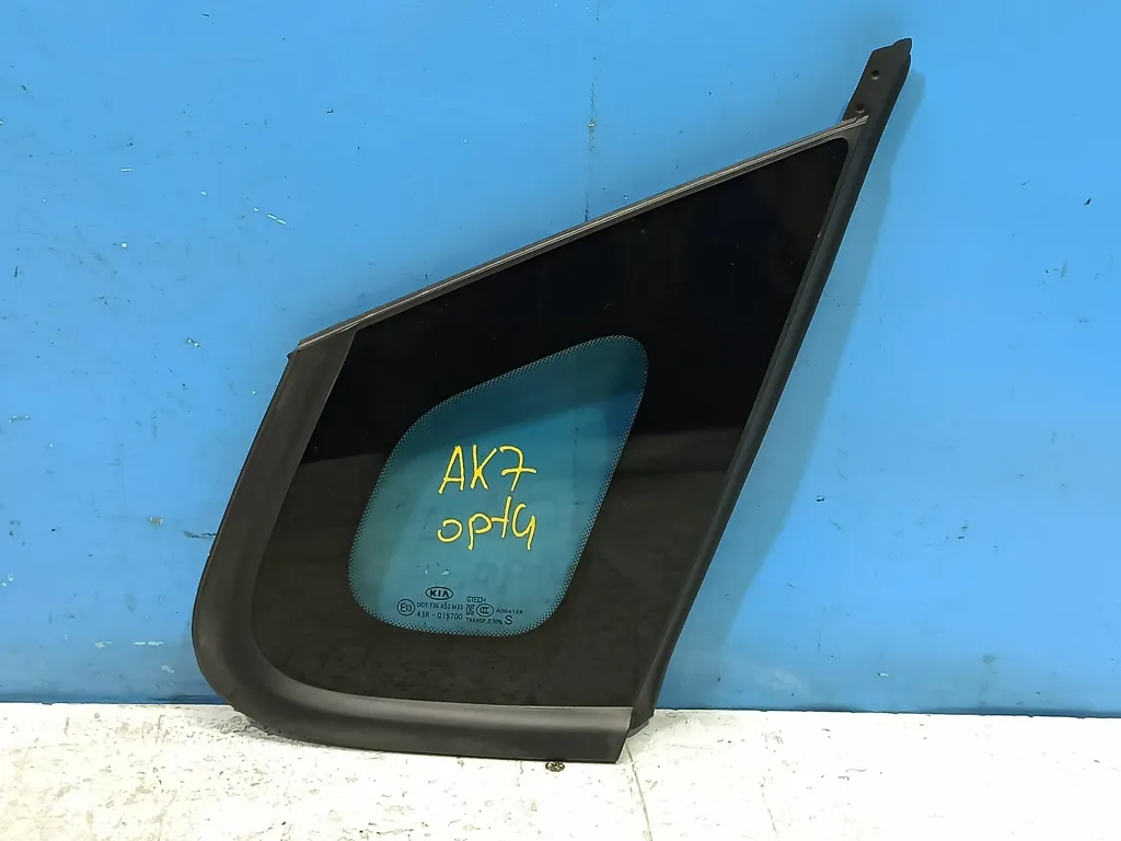 Форточка задняя правая Kia Optima 4 JF 2018-2020