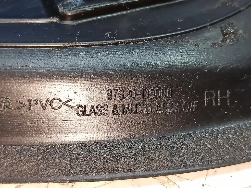 Форточка задняя правая Kia Optima 4 JF 2018-2020