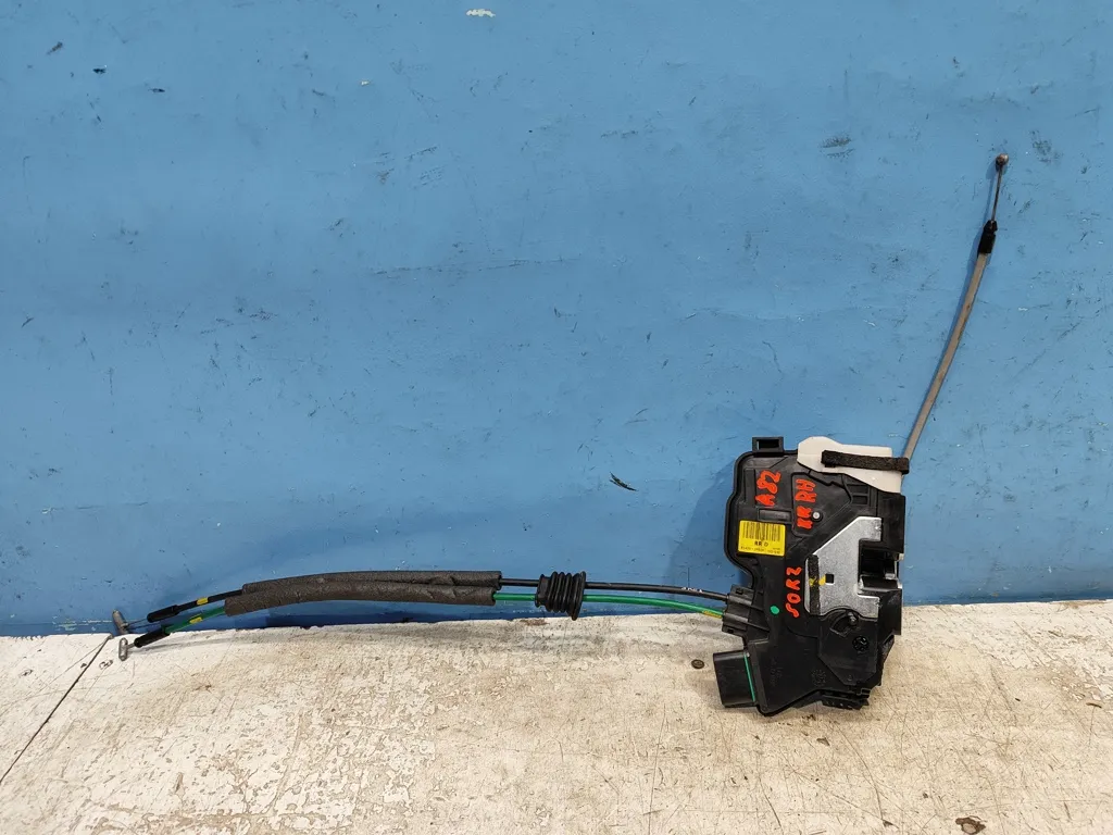 Замок двери задней правой Kia Sorento 2 XM FL 2012-2020