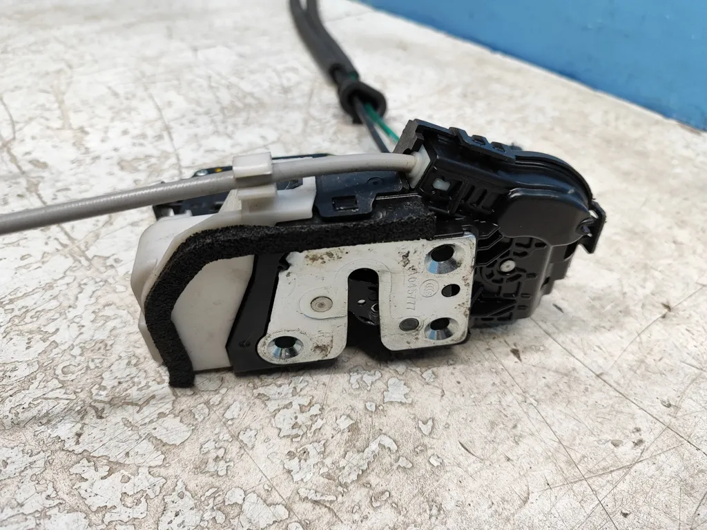 Замок двери задней правой Kia Sorento 2 XM FL 2012-2020