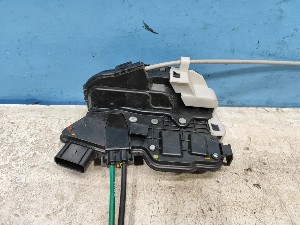 Замок двери задней правой Kia Sorento 2 XM FL 2012-2020