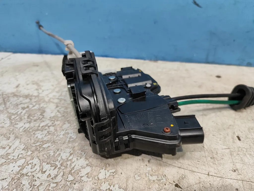 Замок двери задней правой Kia Sorento 2 XM FL 2012-2020